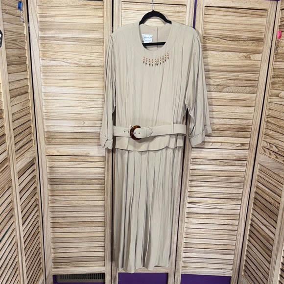 Jeffrey & Dara Dresses & Skirts - Jeffrey and Dara By Linda Hutley Elegant Beige Belted Maxi Dress 1980’s 15/16